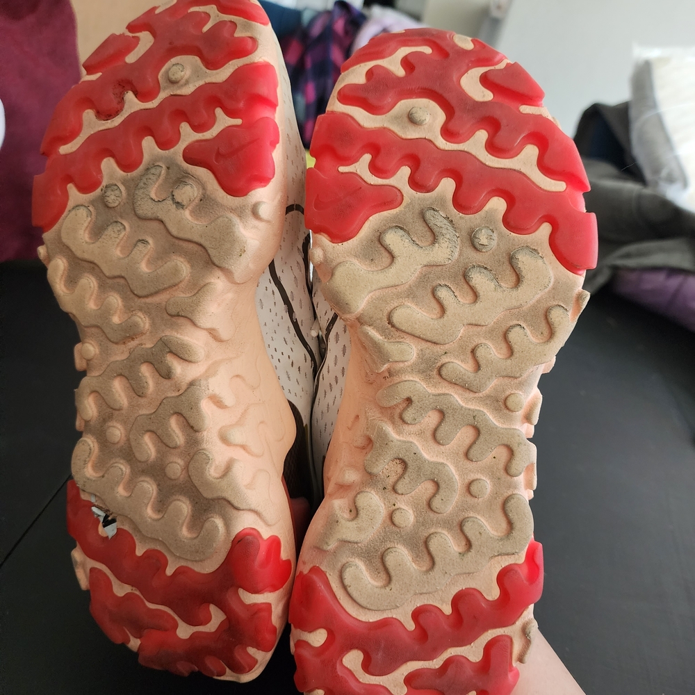 Nike White and Pink Sneakers - Picture 6 of 6